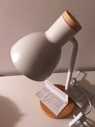 Lámpara de mesa moderna madera y metal