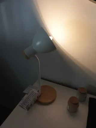 Lámpara de mesa moderna madera y metal