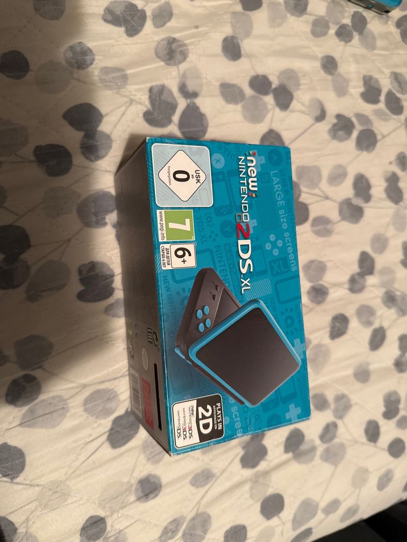 New Nintendo 2DS XL + Micro SD 32GB