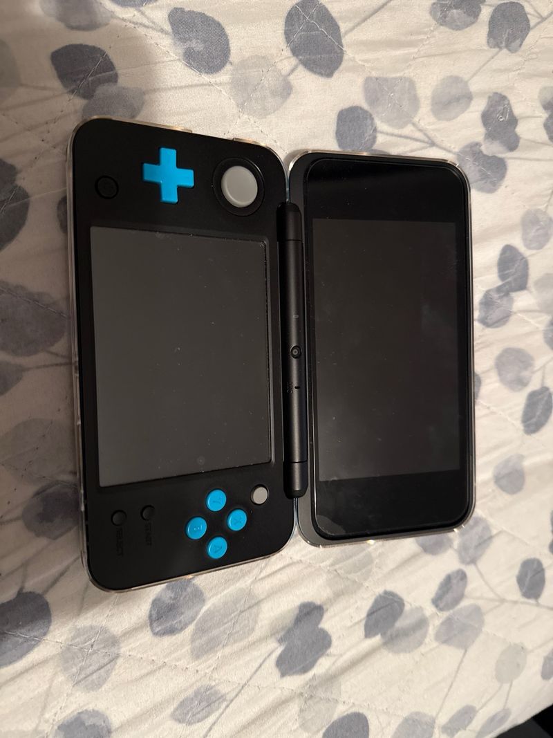 New Nintendo 2DS XL + Micro SD 32GB afbeelding 3