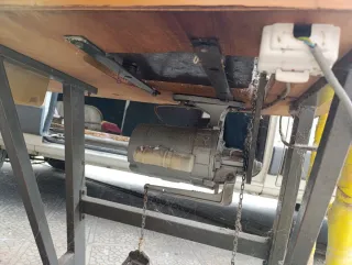 Máquina rematadora de alfombras