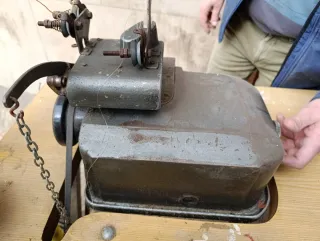 Máquina rematadora de alfombras