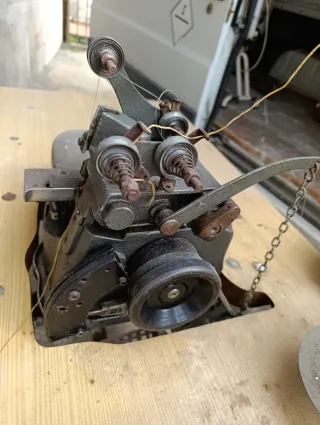 Máquina rematadora de alfombras