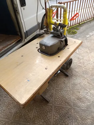 Máquina rematadora de alfombras