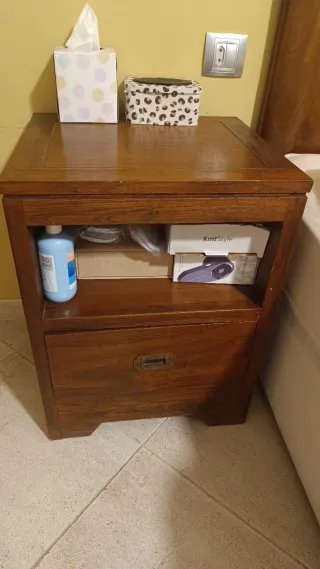 Cabezal de cama + 2 mesitas de noche