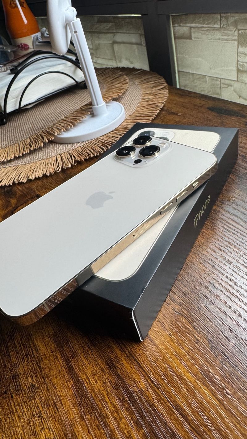 iPhone 13 Pro Max Dorado afbeelding 3