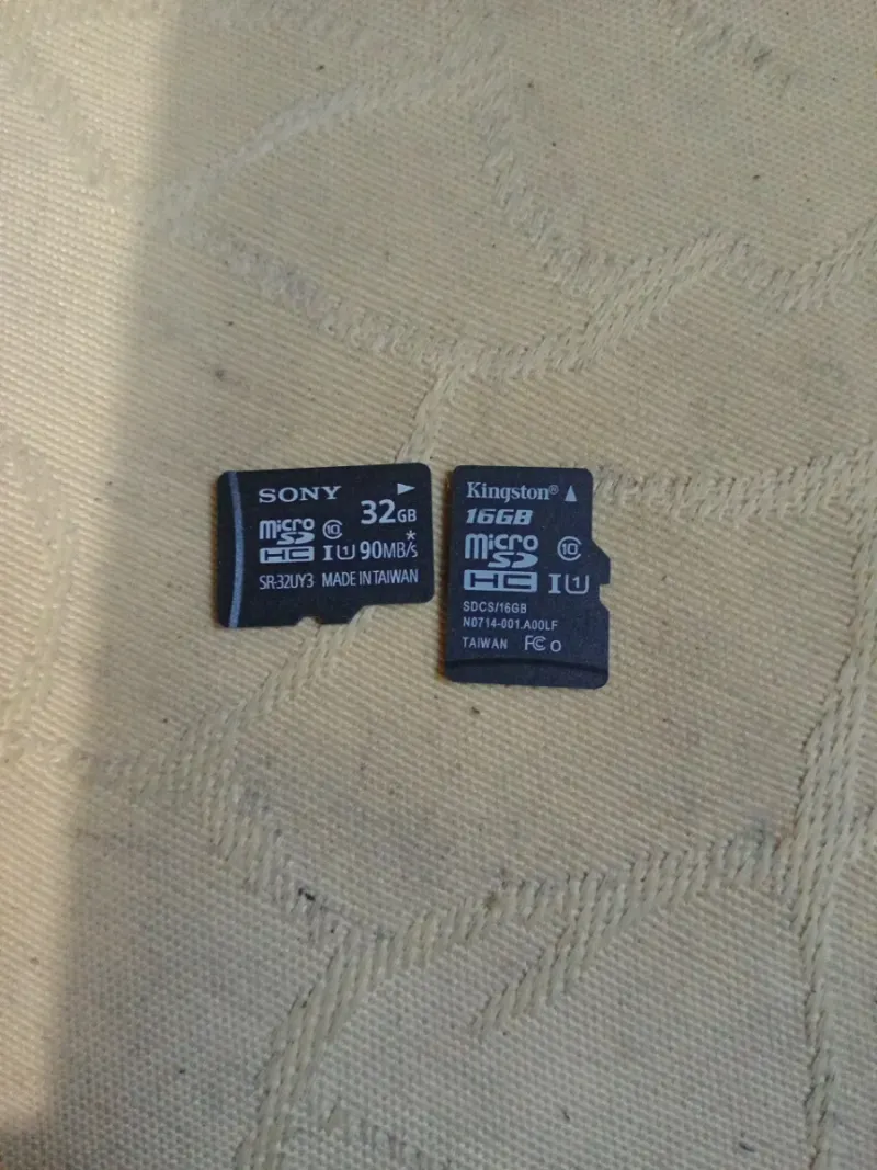 2 Tarjetas Micro SD: Kingston 16GB y Sony 32GB