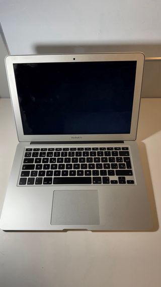 Macbook Air 13 Plata incluye cargador original