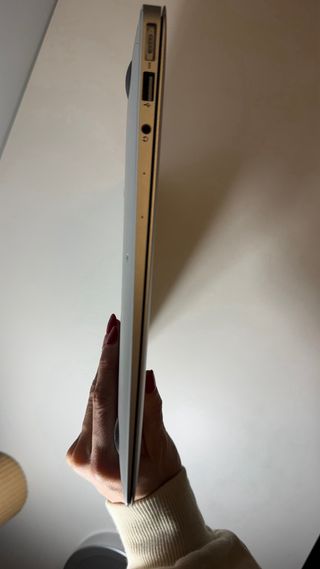 Macbook Air 13 Plata incluye cargador original