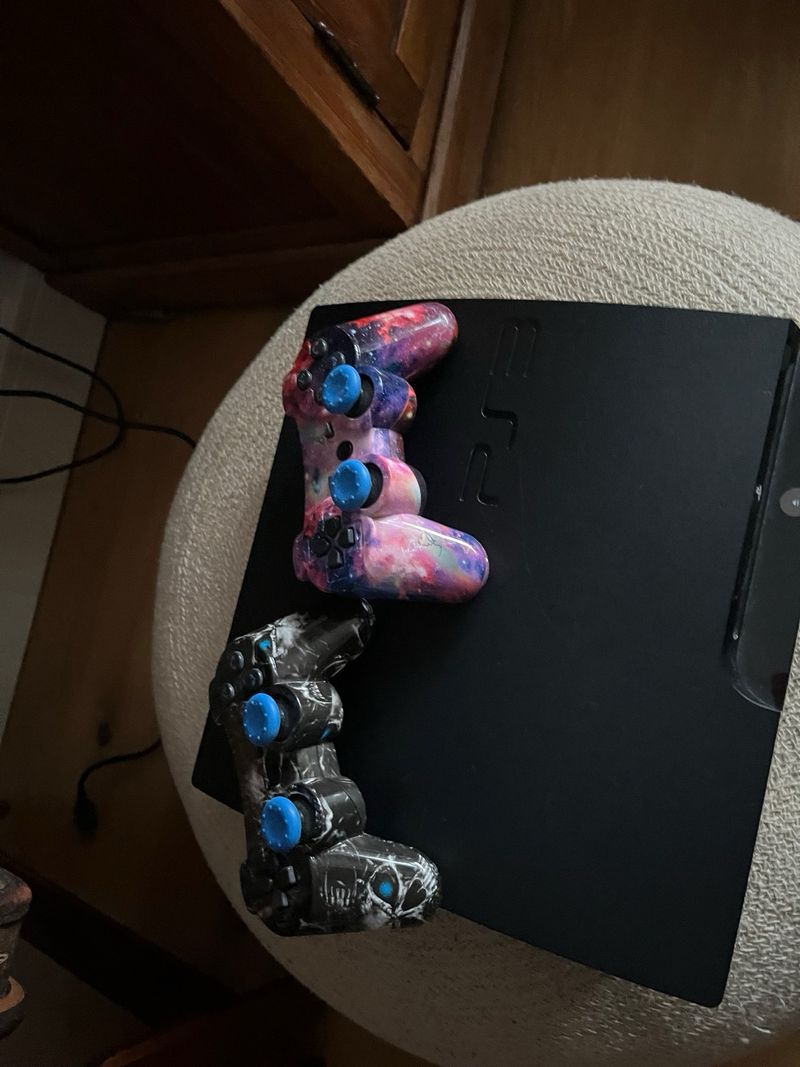 Consola PS3 + 2 Mandos Personalizados afbeelding 3