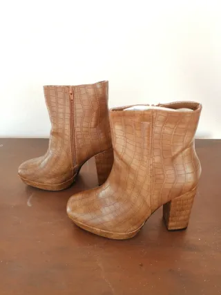 Botas de tacón efecto piel cocodrilo