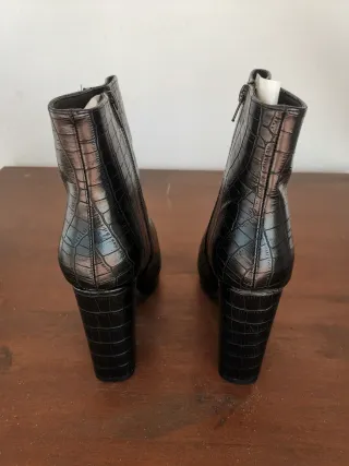 Botas de tacón efecto piel cocodrilo