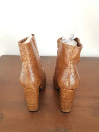 Botas de tacón efecto piel cocodrilo
