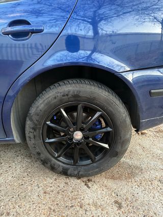 Llantas Seat León 15x100 negras y neumáticos