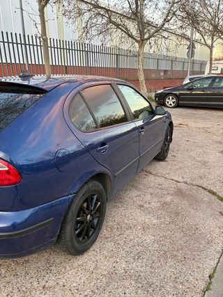 Llantas Seat León 15x100 negras y neumáticos