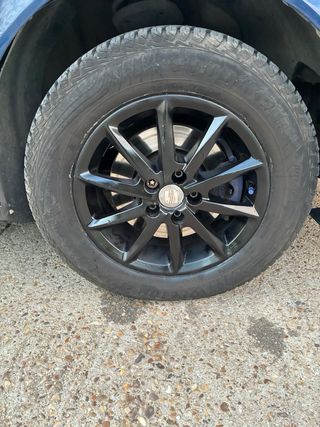 Llantas Seat León 15x100 negras y neumáticos