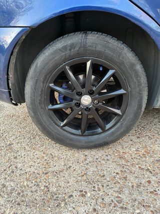 Llantas Seat León 15x100 negras y neumáticos