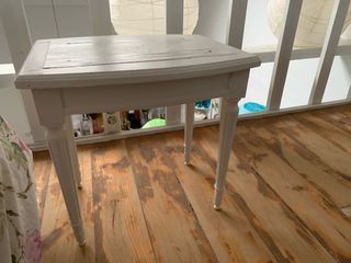 Mesa auxiliar de madera blanca Hay 3