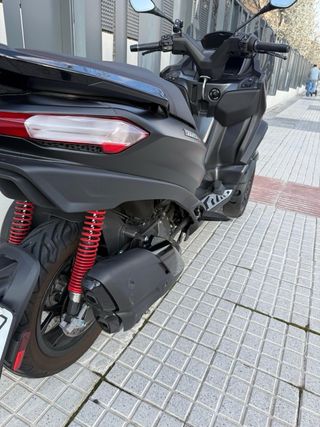 Piaggio MP3 400 HPE 2022 Negra
