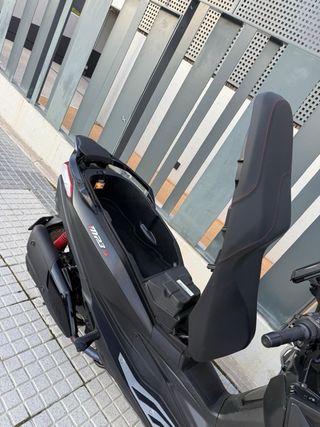 Piaggio MP3 400 HPE 2022 Negra