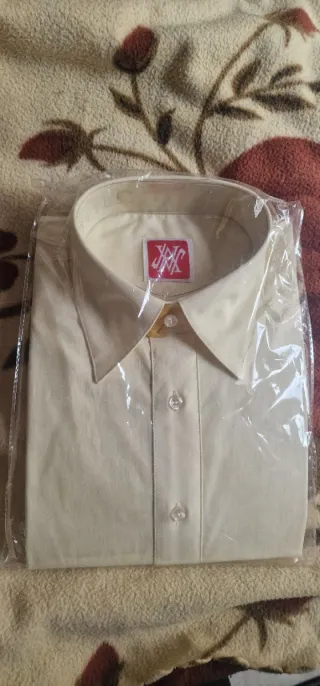 Vendo Camisas de vestir en varios colores y tallas