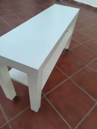 Mesa Ikea lack 90x26 con ruedas.