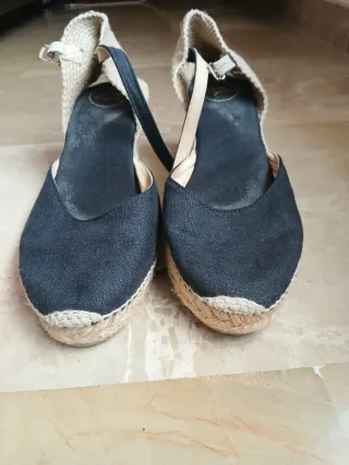 Alpargatas cuña azul y beige