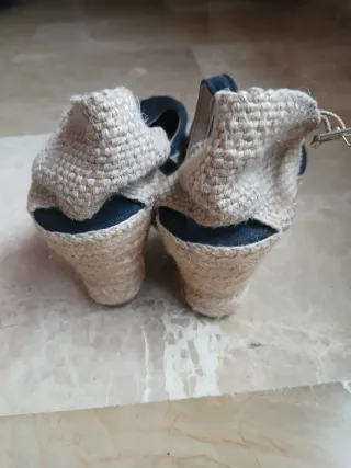 Alpargatas cuña azul y beige