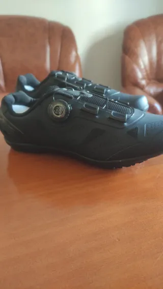 Zapatos Ciclismo Negros Boa. Talla 39