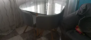Mesa cristal redonda con 4 sillas tapizadas