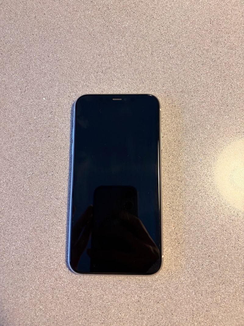iPhone 11 Blanco 64GB afbeelding 2
