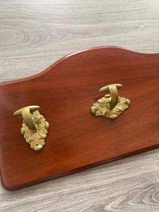 Perchero de pared clásico en madera con 3 ganchos