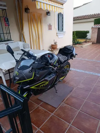 Mitt 125 GP2 Moto Deportiva Negra/Gris