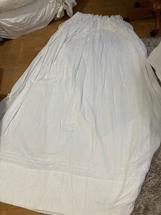 Visillo blanco de tela con moños