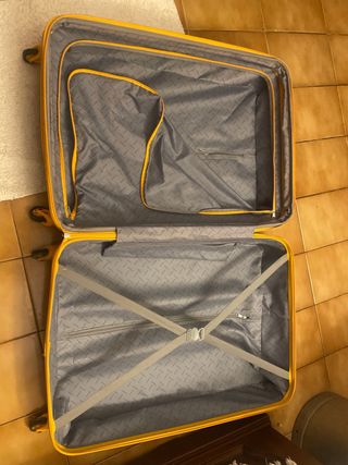 Maleta grande de plástico duro