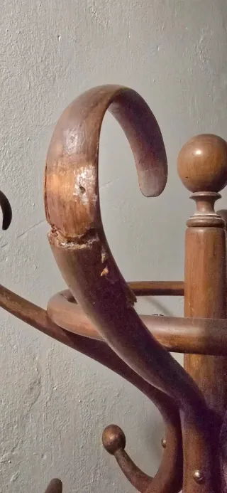 Perchero de madera antiguo