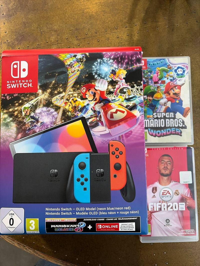 Nintendo Switch OLED + Mario Kart 8 Deluxe