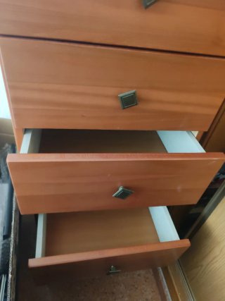 Mesitas de madera con 3 cajones. Vendo las dos