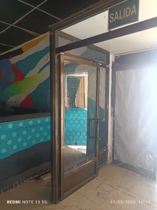 Puerta de entrada de aluminio