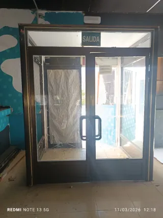 Puerta de entrada de aluminio