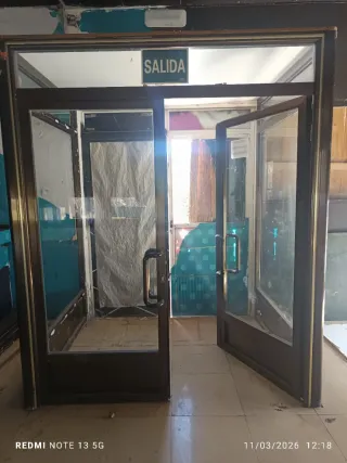 Puerta de entrada de aluminio