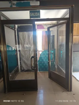 Puerta de entrada de aluminio