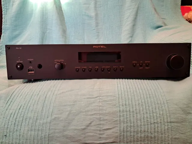 Amplificador Rotel RA-12 Negro