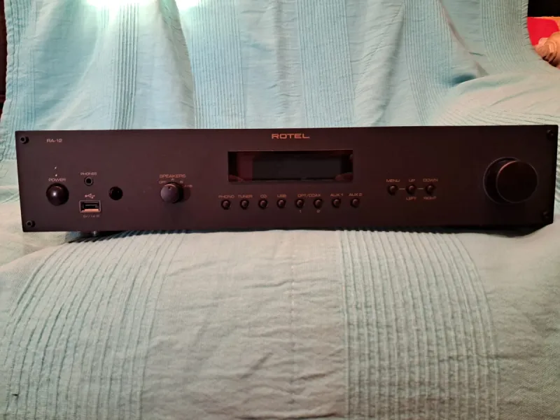 Amplificador Rotel RA-12 Negro