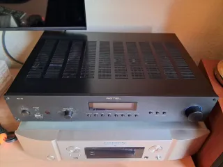 Amplificador Rotel RA-12 Negro