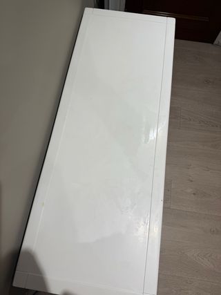 Cómoda de madera blanca
