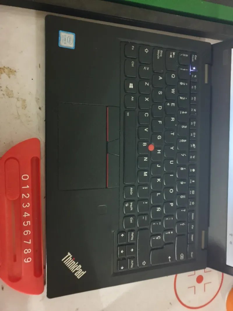 Portátil Lenovo ThinkPad Negro