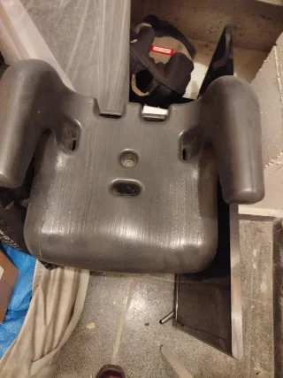 Alzador de coche para niños