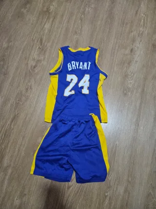 Equipación Lakers 24. 3 /4 años