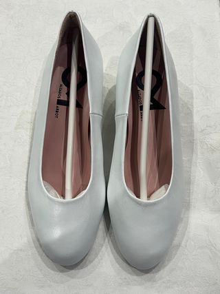 Zapatos de azafata blancos